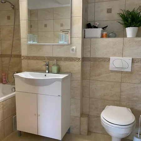 Apartament 28 *